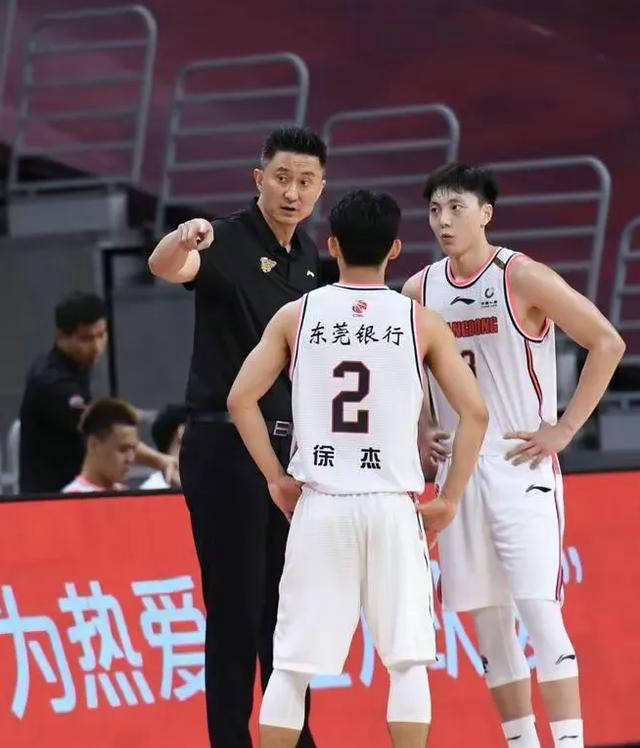 篮球职业赛季即将开幕，各队引援备战
