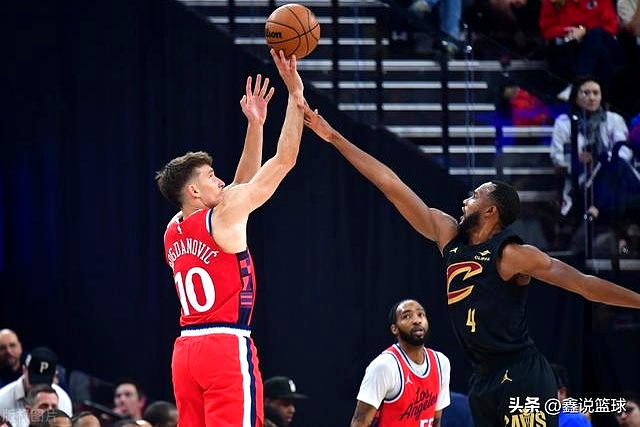 米切尔与哈登的对决成为球迷热议话题
