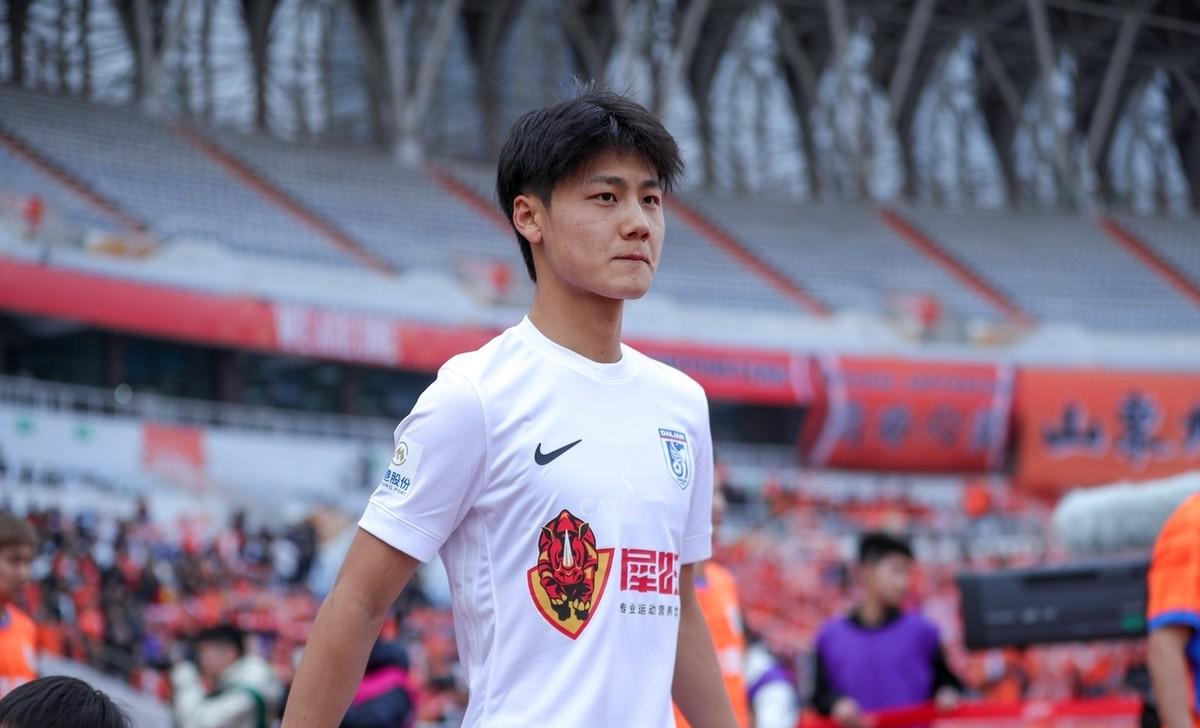 包含国足U16梦幻开局，1-1战平乌兹别克斯坦，“非裔”球员表现的词条