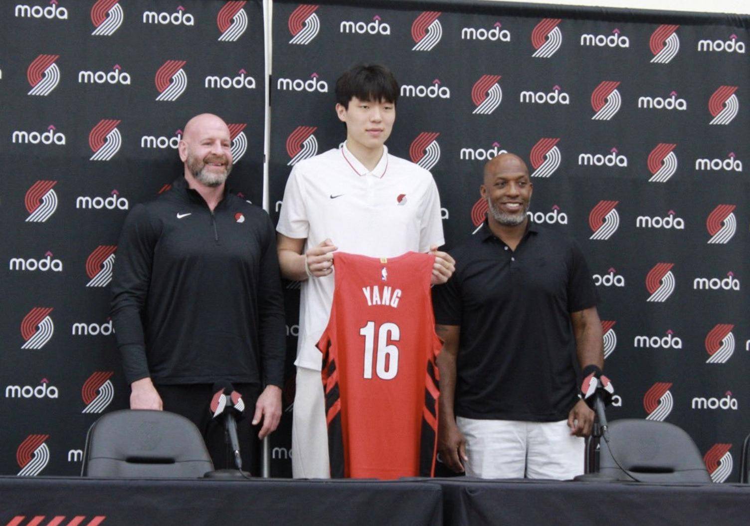 男篮集训周琦旧伤复发大魔王前往美国康复治疗